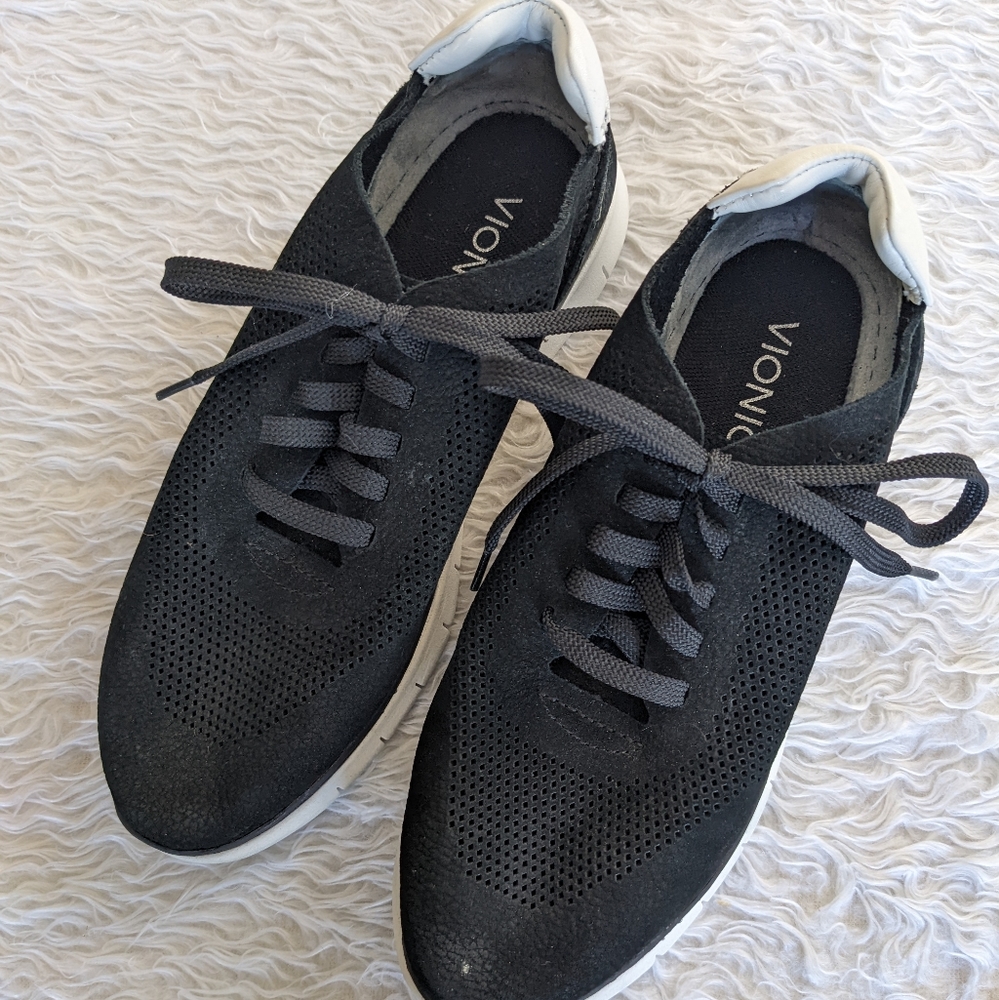 Vionic Nubuck Black Tennis Shoes